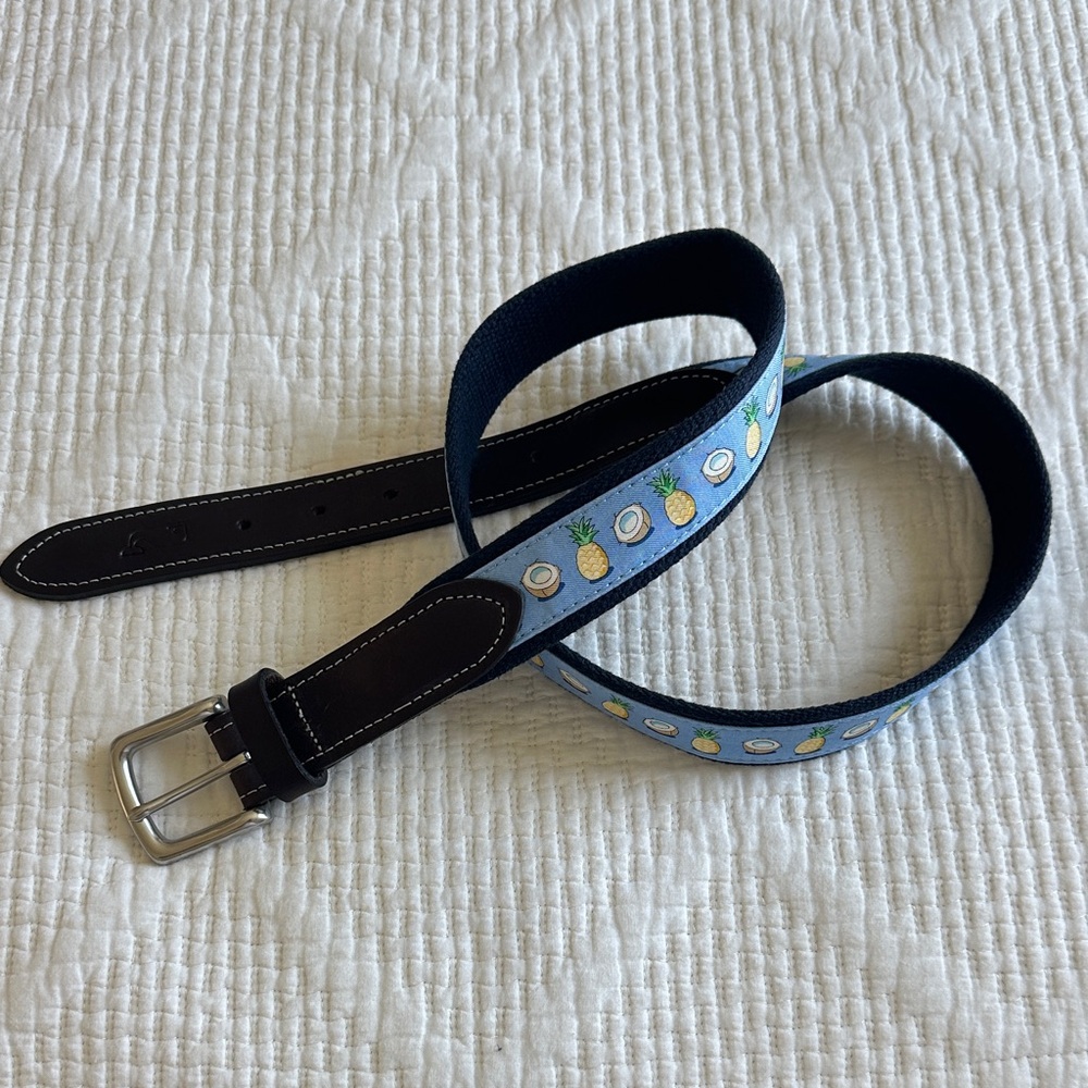 Vineyard Vines Belt with Pineapple and Cocnut Design